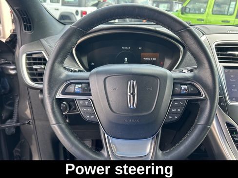 Used 2020 Lincoln Nautilus FWD image 16