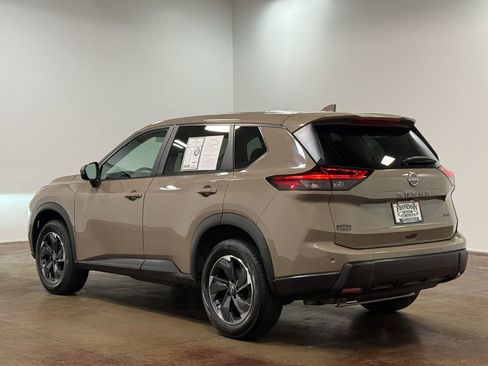 Used 2025 Nissan Rogue SV AWD/4WD image 5