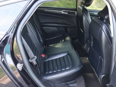 Used 2019 Ford Fusion SEL FWD image 19