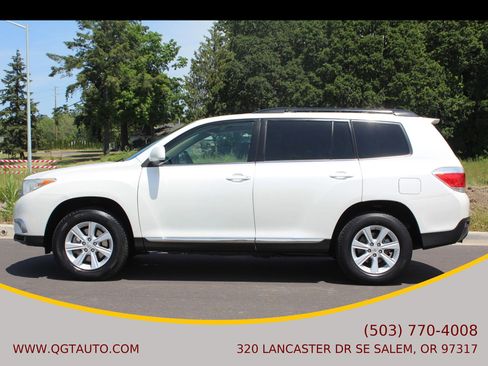 Used 2011 Toyota Highlander 2WD w/ Tech Pkg image 2