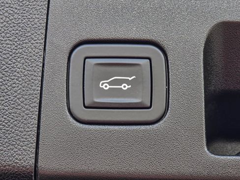 Used 2025 Cadillac XT4 Premium Luxury image 32