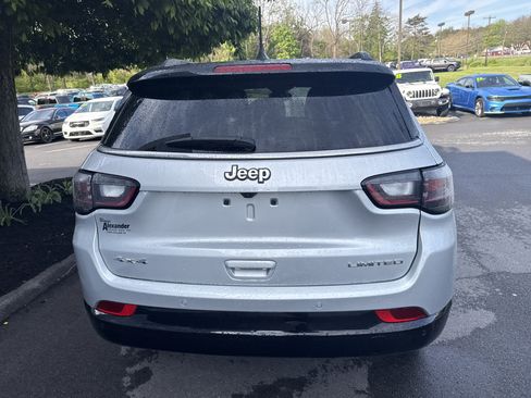 Used 2025 Jeep Compass Limited w/ Elite Group AWD/4WD image 4