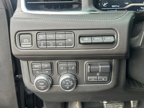 Used 2024 GMC Yukon Denali Ultimate AWD/4WD image 22