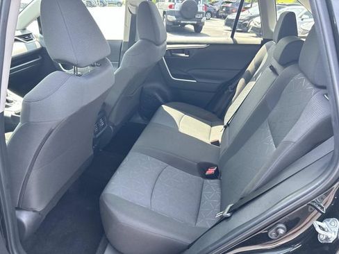 Used 2025 Toyota RAV4 XLE AWD/4WD image 18