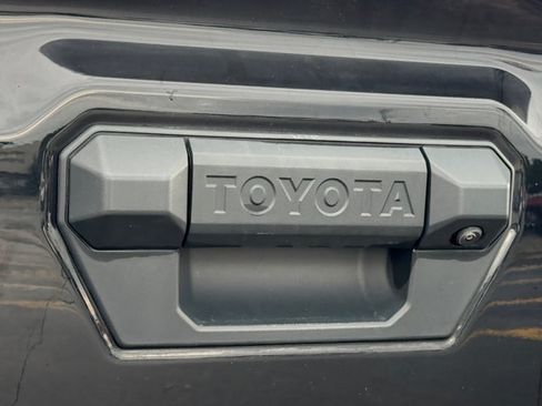 Certified 2025 Toyota Tacoma SR5 AWD/4WD image 21