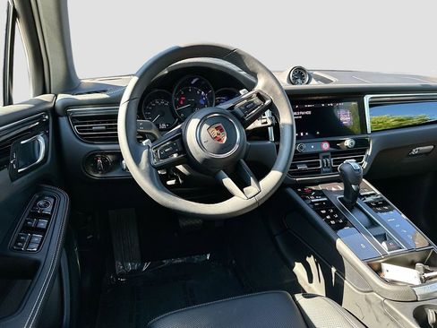 Certified 2026 Porsche Macan AWD/4WD image 25