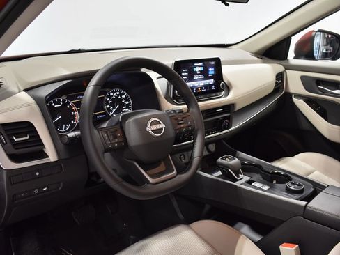 Used 2025 Nissan Rogue SV image 12