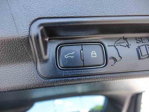 Used 2022 Ford Explorer XLT w/ Equipment Group 202A AWD/4WD image 30