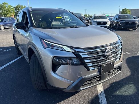 Used 2025 Nissan Rogue SL w/ Tech Package AWD/4WD image 13