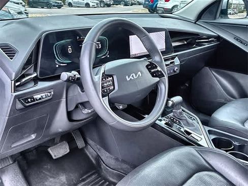 Used 2023 Kia Niro SX image 2