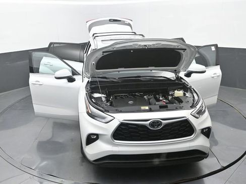 Used 2022 Toyota Highlander XLE image 37