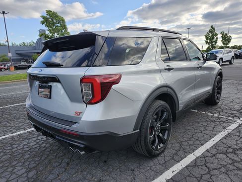 Used 2022 Ford Explorer ST w/ Equipment Group 401A AWD/4WD image 19