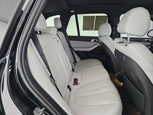 Used 2023 BMW X5 sDrive40i w/ Premium Package image 12