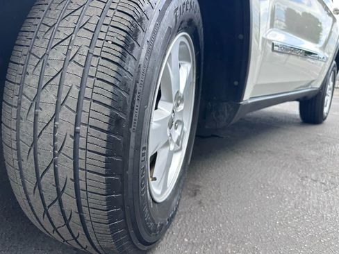 Used 2012 Jeep Grand Cherokee Laredo w/ Laredo E Group image 65