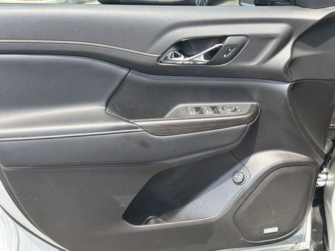 Used 2019 GMC Acadia SLT AWD/4WD image 10