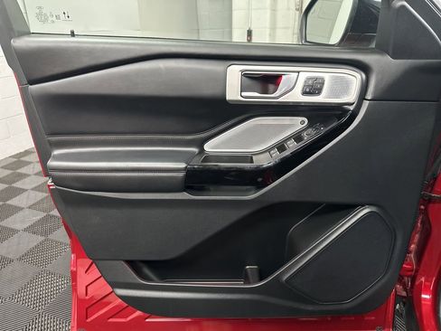 Used 2022 Ford Explorer Platinum w/ Equipment Group 601A image 17