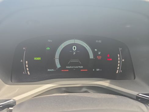 Used 2025 Toyota Camry SE w/ Convenience Package FWD image 18