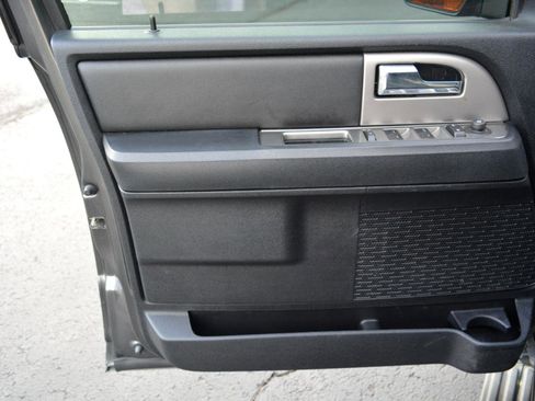 Used 2017 Ford Expedition XLT w/ Equipment Group 202A image 9