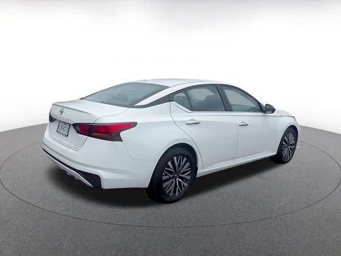 Used 2025 Nissan Altima 2.5 SV image 14