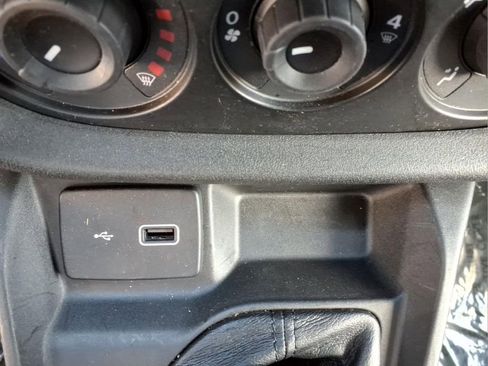 Used 2022 RAM ProMaster City Tradesman FWD image 9