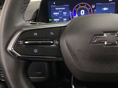 Used 2025 Chevrolet Suburban Z71 image 21