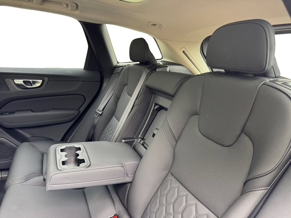 New 2026 Volvo XC60 B5 Plus w/ Protection Package Premier AWD/4WD image 24