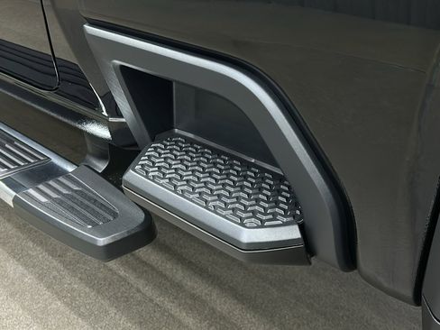 Used 2025 GMC Sierra 3500 Denali w/ Denali Reserve Package image 16