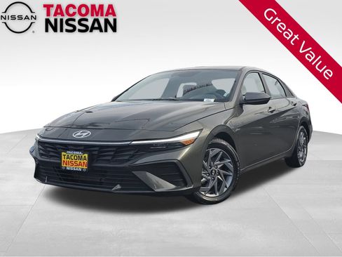 Used 2024 Hyundai Elantra SEL image 1