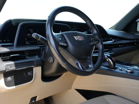 Used 2021 Cadillac Escalade Premium Luxury RWD image 17