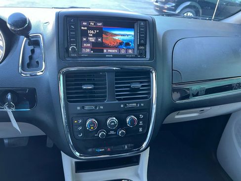 Used 2019 Dodge Grand Caravan SXT image 16