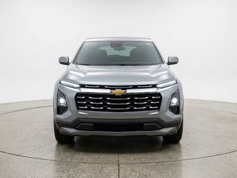 Used 2025 Chevrolet Equinox LT FWD image 2