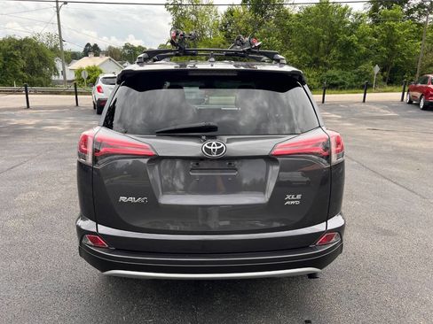 Used 2018 Toyota RAV4 XLE AWD/4WD image 6