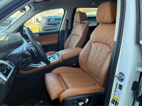 Used 2023 BMW X7 xDrive40i w/ Premium Package AWD/4WD image 12
