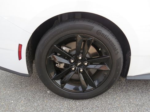 Used 2025 Ford Mustang GT RWD image 12