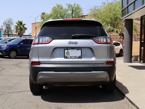 Used 2020 Jeep Cherokee Limited FWD image 11