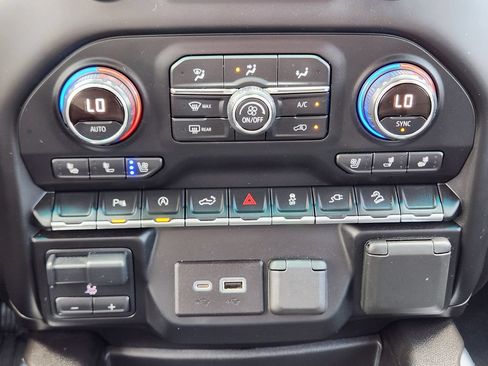 Certified 2021 Chevrolet Silverado 1500 LTZ AWD/4WD image 19