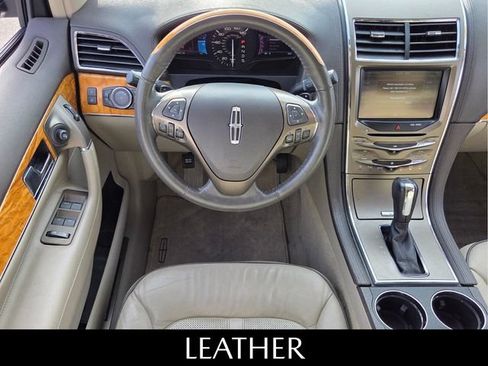 Used 2013 Lincoln MKX FWD image 8
