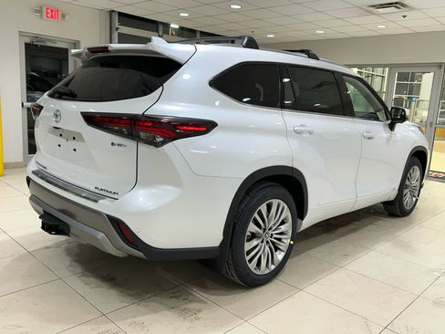 New 2026 Toyota Highlander Platinum image 7