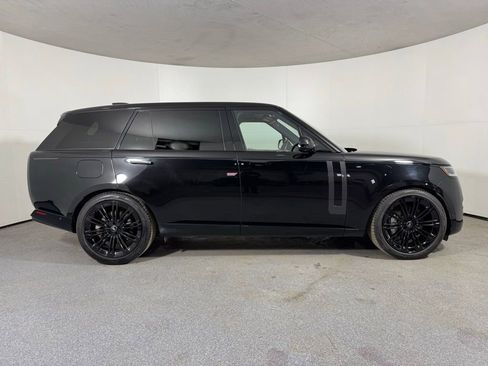 Used 2023 Land Rover Range Rover Long Wheelbase SE image 5