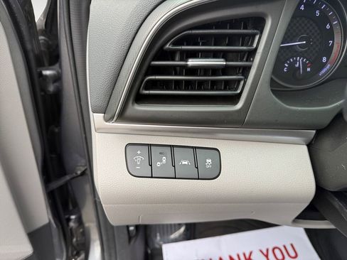 Used 2020 Hyundai Elantra Value Edition w/ Winter Weather Package image 19