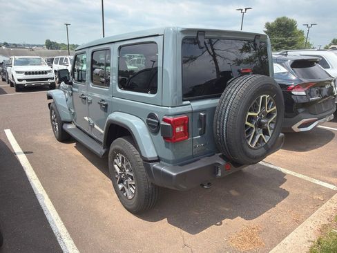 Used 2026 Jeep Wrangler Unlimited Sahara AWD/4WD image 7