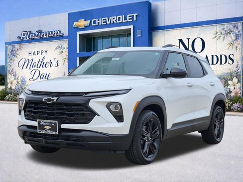 New 2026 Chevrolet TrailBlazer LT w/ Midnight Edition FWD image 2