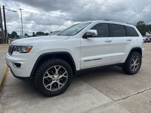 Used 2019 Jeep Grand Cherokee Limited w/ Trailer Tow Group IV AWD/4WD image 3