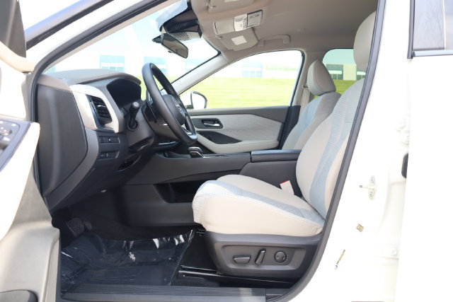 Used 2023 Nissan Rogue SV FWD image 13