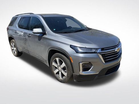 Used 2023 Chevrolet Traverse LT w/ LT Premium Package AWD/4WD image 8