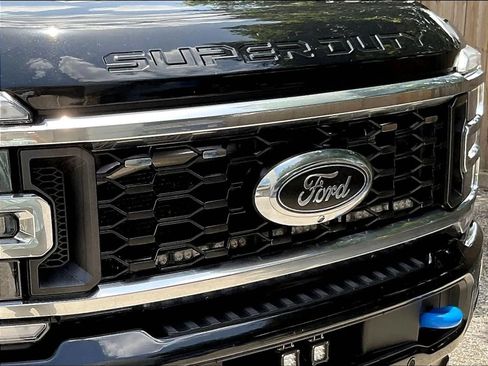 Used 2023 Ford F450 Platinum w/ FX4 Off-Road Package AWD/4WD image 38