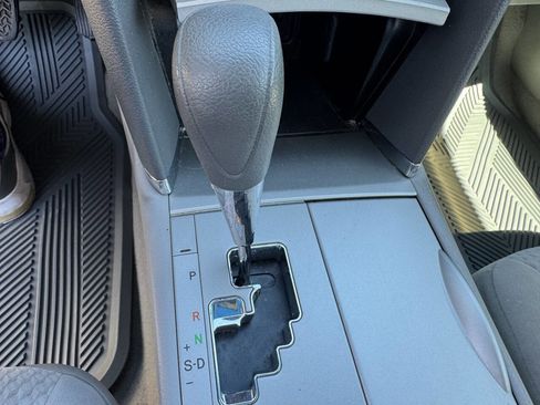 Used 2010 Toyota Camry LE image 23