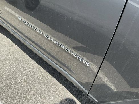 Used 2023 Jeep Grand Cherokee Limited AWD/4WD image 6