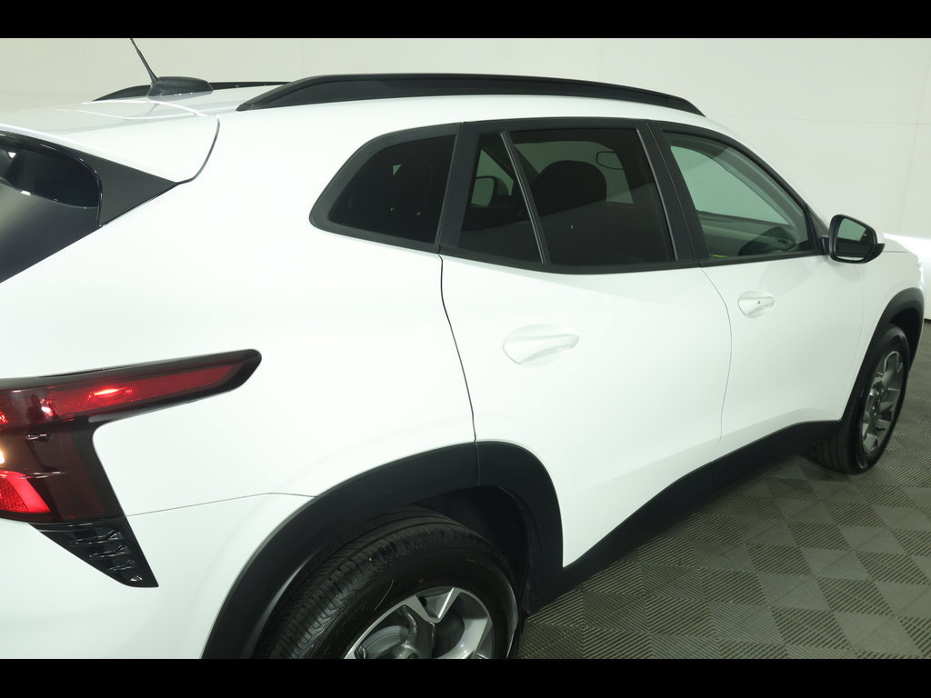 Used 2025 Chevrolet Trax LT w/ Driver Confidence Package FWD image 15