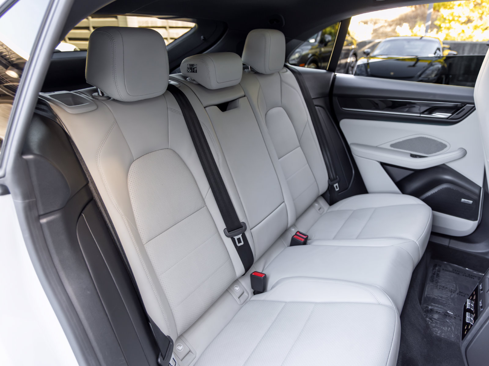 Certified 2025 Porsche Macan Electric RWD image 54